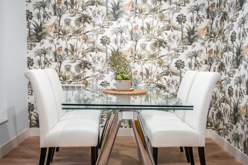 Mesa de comedor del Apartamento Turístico Quality Homes Plaza de la Trinidad en Granada