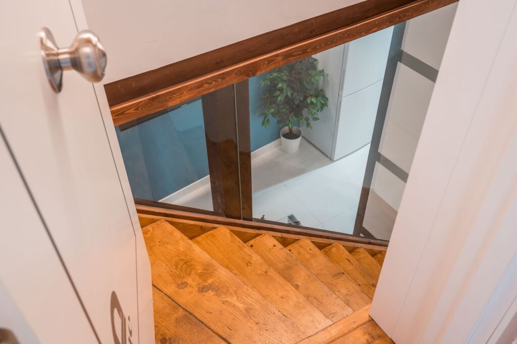 Escalera del Apartamento Turístico Quality Homes Granada Eme Suites en Granada