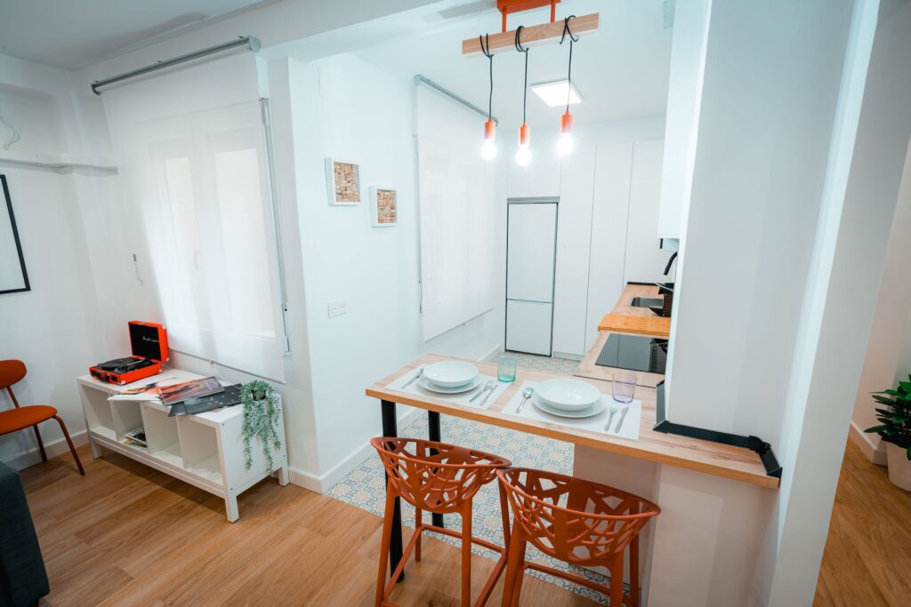 Cocina y comedor del Apartamento Turístico Quality Homes La Casa de los Colores en Granada