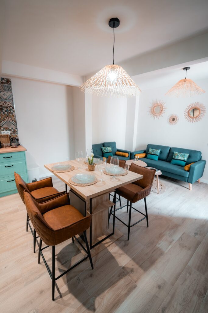 Comedor y salón del Apartamento Turístico Quality Homes Caldelería Vieja en Granada