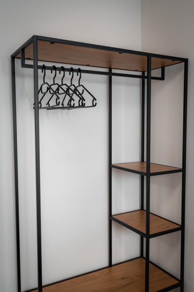 Percha del Apartamento Turístico Quality Homes Hornillo de la Cartuja en Granada