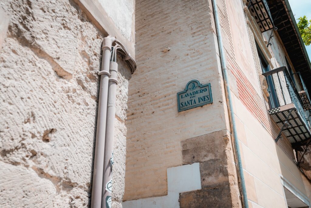 Calle del Apartamento Turístico Quality Homes Santa Ana en Granada