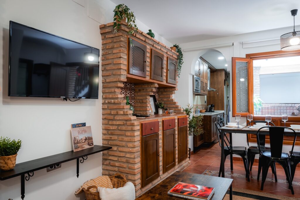 Comedor y cocina del Apartamento Turístico Quality Homes Santa Ana en Granada