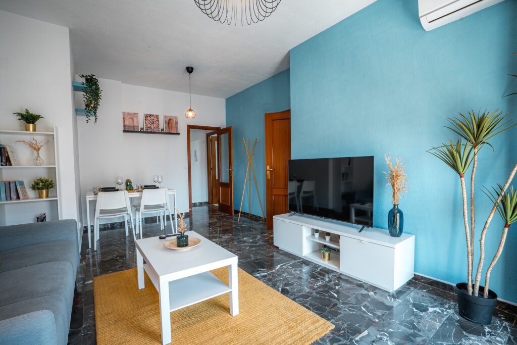 Salón y comedor de Apartamento Turístico Quality Homes San Isidro en Granada