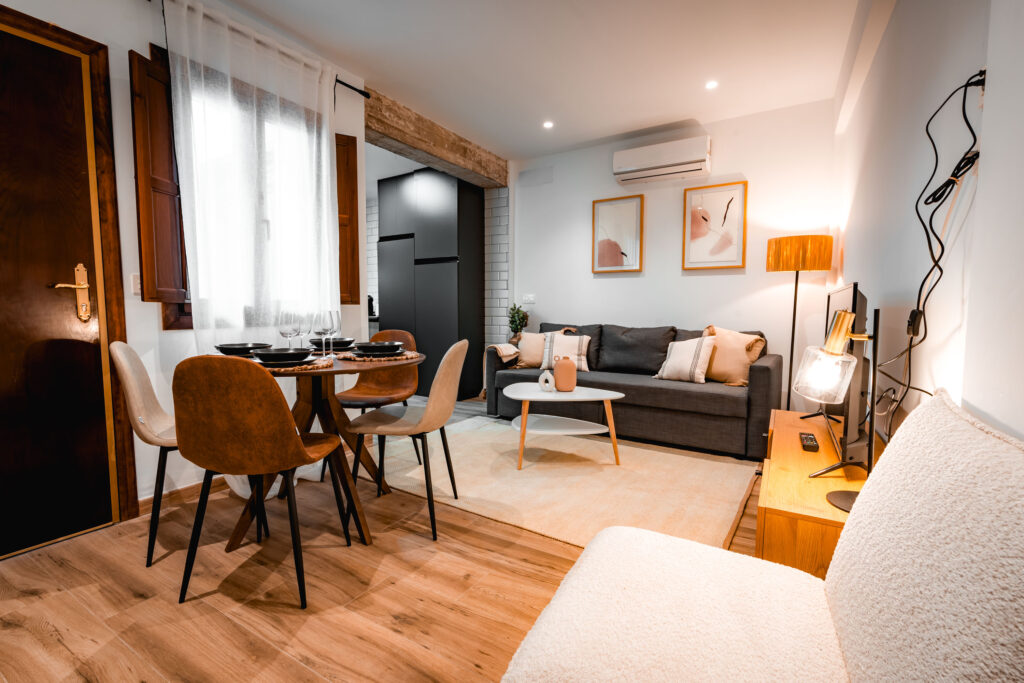 Salón comedor de Apartamento Turístico Quality Homes Mirador de San Cristobal en Granada